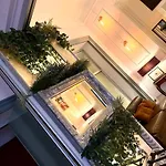 Madame Sofia Exclusive Collection Spanish Steps - Apartment-suites *