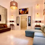 Daire Madame Sofia Exclusive Collection Spanish Steps - Apartment-suites *